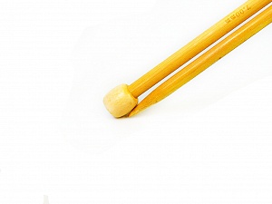 7 mm (US 10 1/2) A set of 2 bamboo knitting needles. Length: 35 cm (14&). Size: 7 mm (US 10 1/2) Brand SKC, Yarn Thickness Other, acs-173