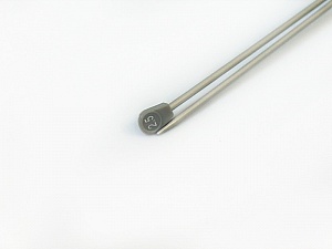 2.5 mm (US 1) A set of 2 knitting needles. Length: 35 cm (14&). 2.5 mm (US 1) Brand SKC, acs-32