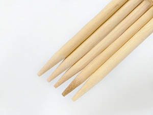 8 mm (US 11) A set of 5 double-poing knitting needles. Length: 20 cm. Material: Wooden Brand Ice Yarns, acs-894 