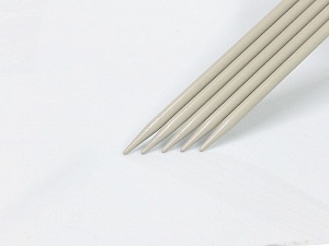 7 mm (US 10 1/2) Length: 30cm. Size: 7 mm (US 10 1/2) A set of 5 double-point knitting needles. Brand Ice Yarns, acs-1072 