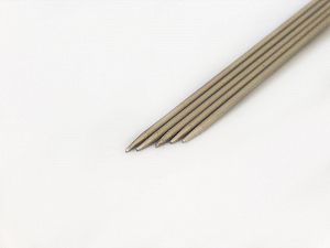2.5 mm (US 1) A set of 5 double-poing knitting needles. Length: 30 cm. Brand Ice Yarns, acs-1393